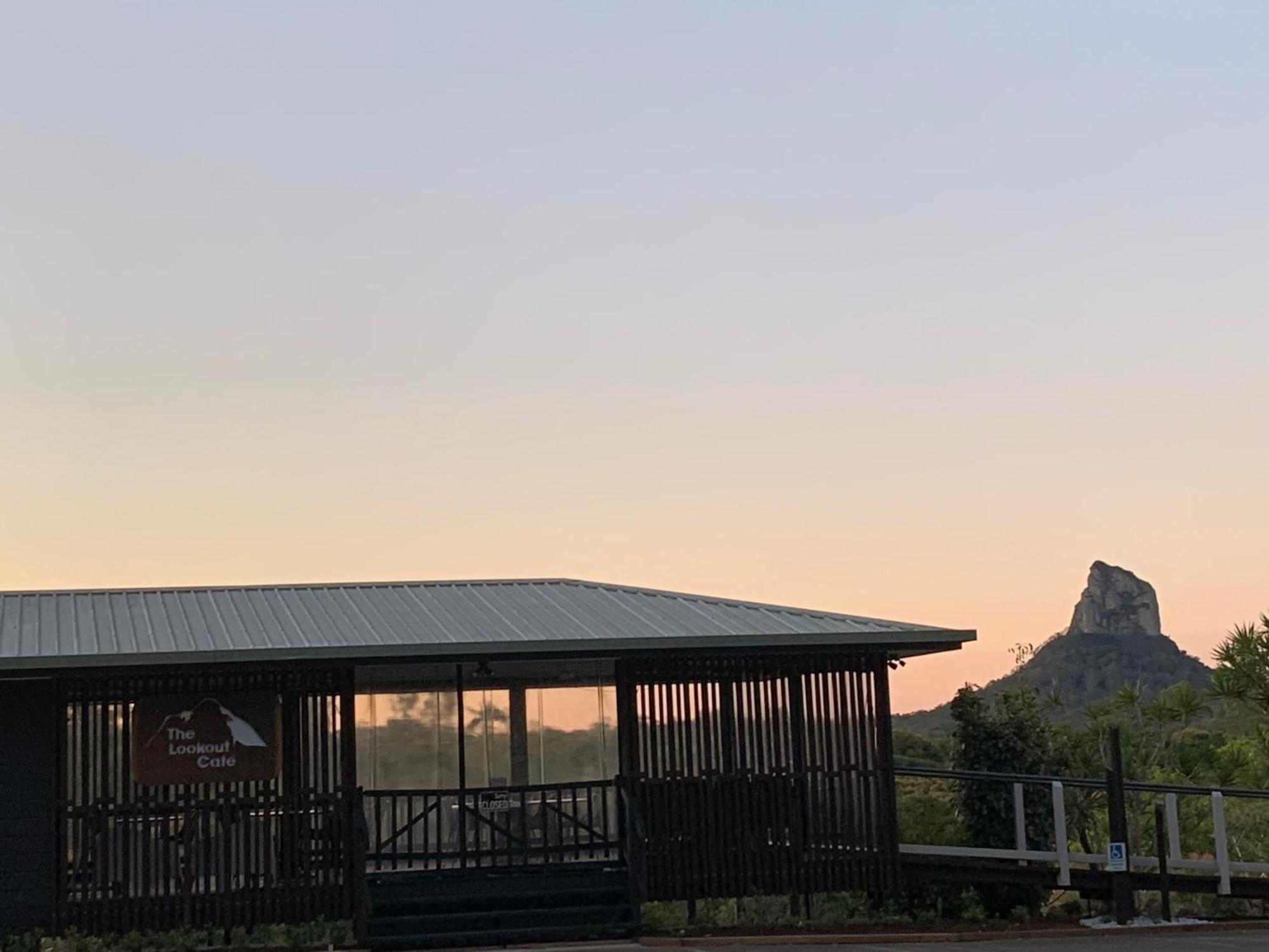 Glass On Glasshouse Glass House Mountains Exterior foto