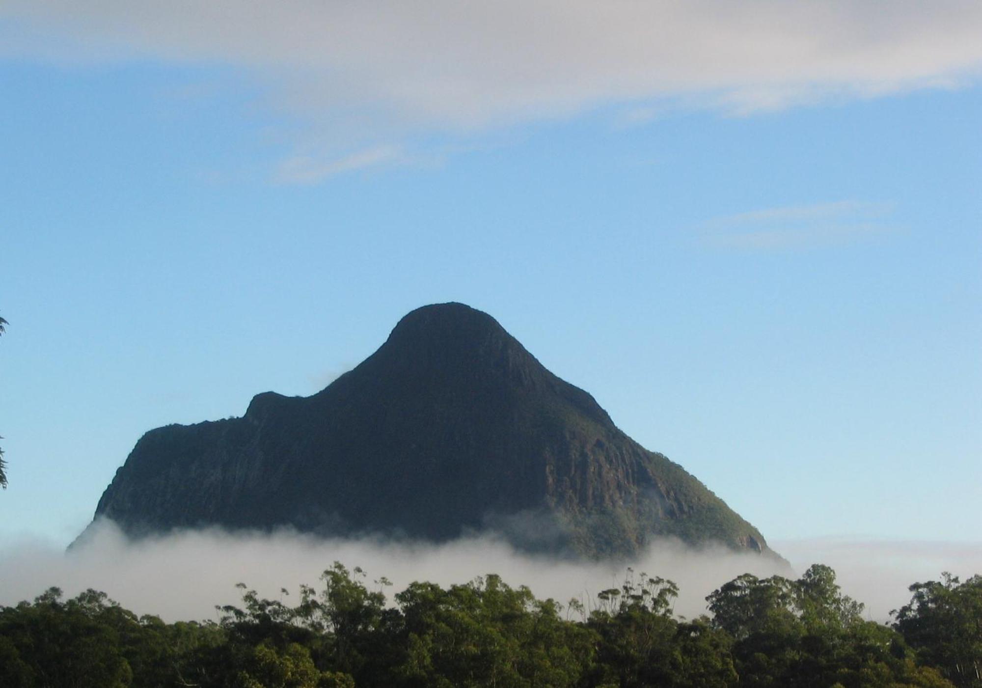 Glass On Glasshouse Glass House Mountains Exterior foto